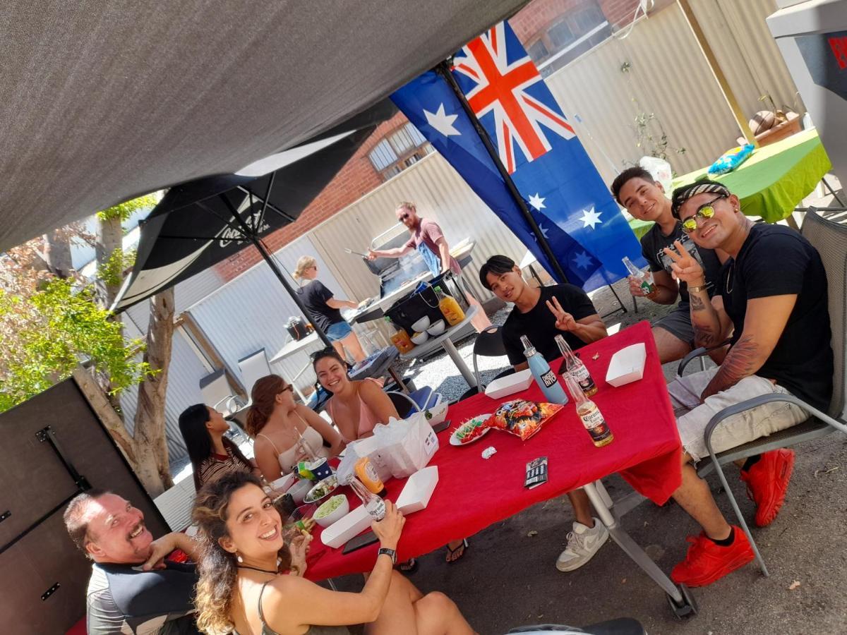 Ozi Inn Backpackers - Perth - Buitenkant foto